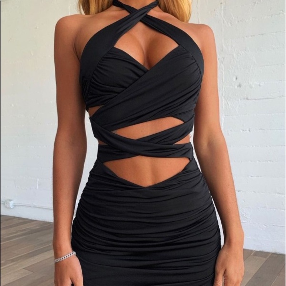 Straps black dress